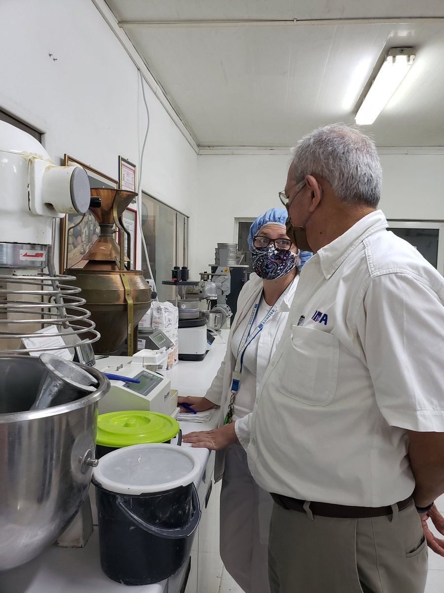 Crisramo21's tweet photo. Directivos y especialistas de la DGIE del @MINCEX_CUBA acompañados de la DPCALC visitamos la EM Industrial Molinera de La Habana, S.A. El socio mexicano nos acompaña por 20 años. #InviertaEnCuba  @carluisjm @KatiaAlonsoC @JGFP1970 @coralsacuba @R_Malmierca @AnaTeresitaGF https://t.co/diBakk6BH2