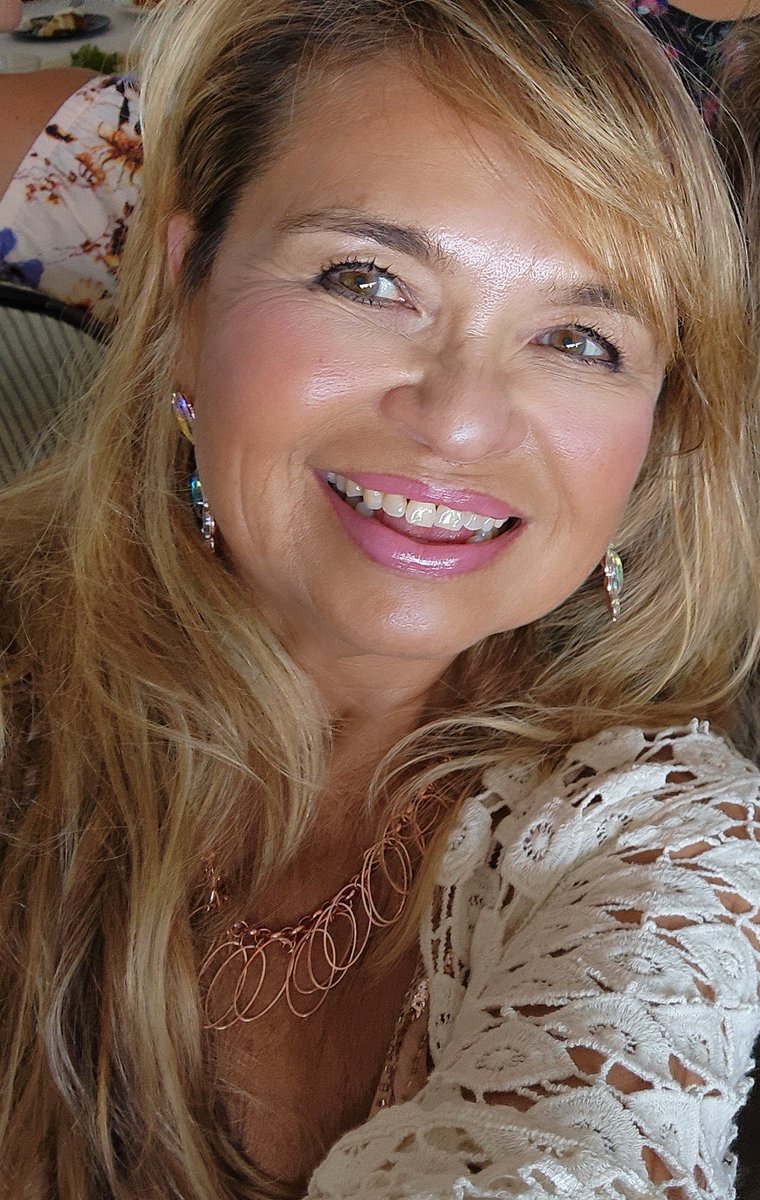 debbie_labeaux's tweet photo. Having FUN @SamsungUS @SamsungMobileUS
#withGalaxy #s22ultraphotography #InternationalSelfieDay #debbielabeaux #halfkorean https://t.co/W5Wwt5YhRj