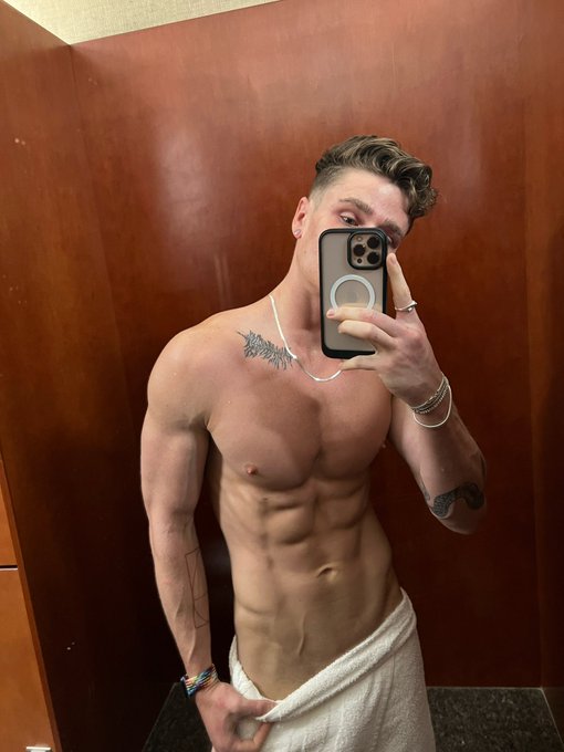 Physique update 💪🏼 https://t.co/oVMPIaiY5c