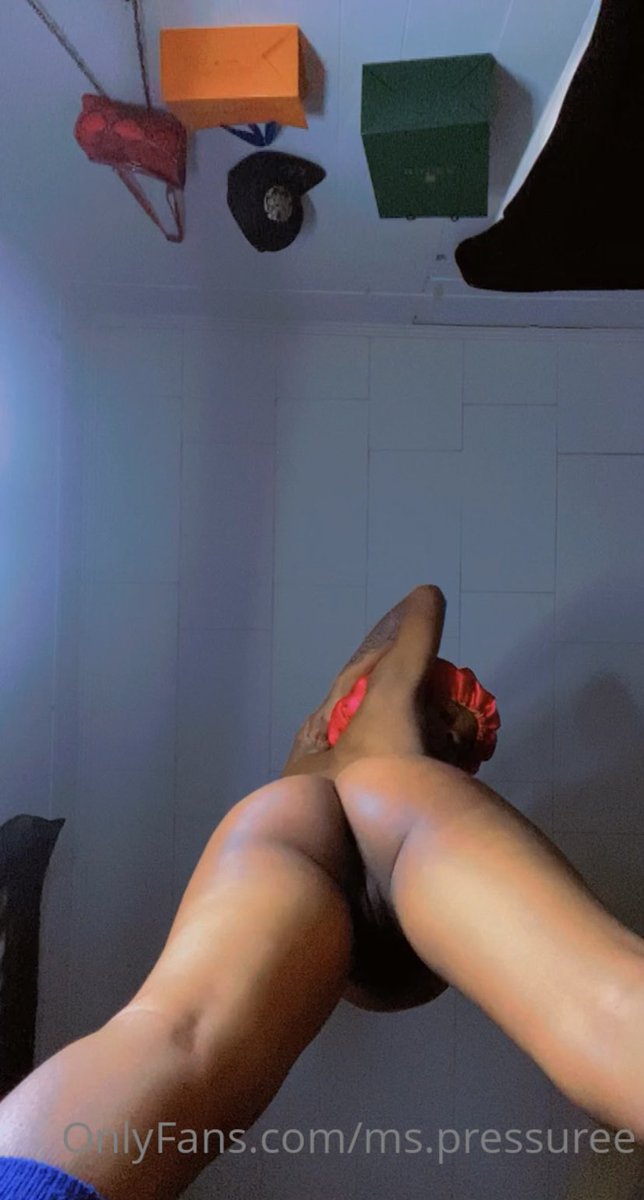 MsPressuree's tweet photo. Screenshots from video 🤤 go check out my onlyfans $5 today 🫠 https://t.co/2GWR89Ux32