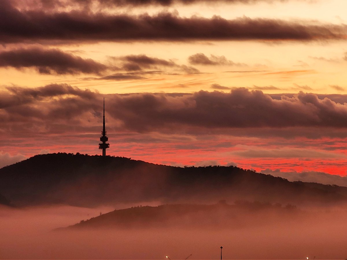scottyimhoff's tweet photo. Its been a while @Twitter 😁

Happy #WinterSolstice day 🙌 Stunnibg #sunrise this morning at @stromloforest 😊🏃‍♂️

#canberra #visitcanberra #abccanberra #canberratimes https://t.co/Yvr4G7emys