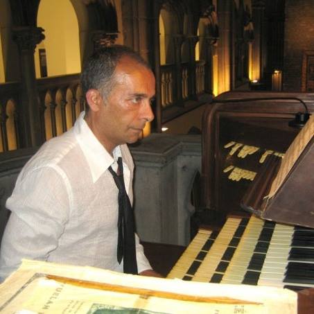 RamonSobrino1's tweet photo. Ha fallecido Policarpo Muñiz Santurio, Poly, pianista, profesor y Secretario académico del @consergijon, director de @ensamblevocalg 2005-2018. 
D.E.P. 🙏🙏🙏
Funeral: miércoles 22-06-2022, 12 h. Iglesia de S. Lorenzo, Gijón
@conseraviles @ConservatorioN @CONSMUPA @Educastur https://t.co/FJNCxU6qx8