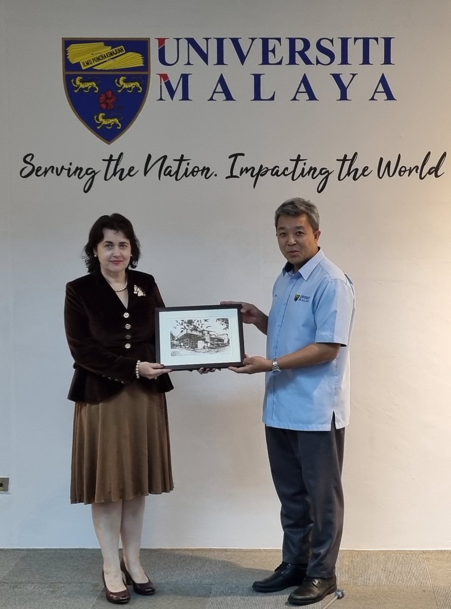 ROinMalaysia's tweet photo. Ambassador @NinetaBarbules1 courtesy call to #UniversitiMalaya,
meet t/ ViceChancellor Dato'Ir Dr.Mohd Hamdi Abd Shukor
Assoc.Vice-Chancellor
Prof.Dr.Yong Zulina Zubairi
Prof.Dr.Siti Nursheena Mohd Zain, robust conversation on expanding the academic links w/ Romania & t/ #bsun https://t.co/xA7hRNqpg7