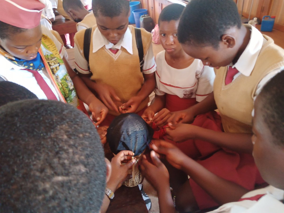 ProlificIkenna's tweet photo. Supporting girls education:
Many parents are still unable to adequately support their children in school.
With support from @gymobilization, my #Back2SchoolProject is training over 50 school girls in Enugu  with wig-making skills.
@queenscomtrust
#YouthPower #Youthmobilize https://t.co/XnwmQSV2GO