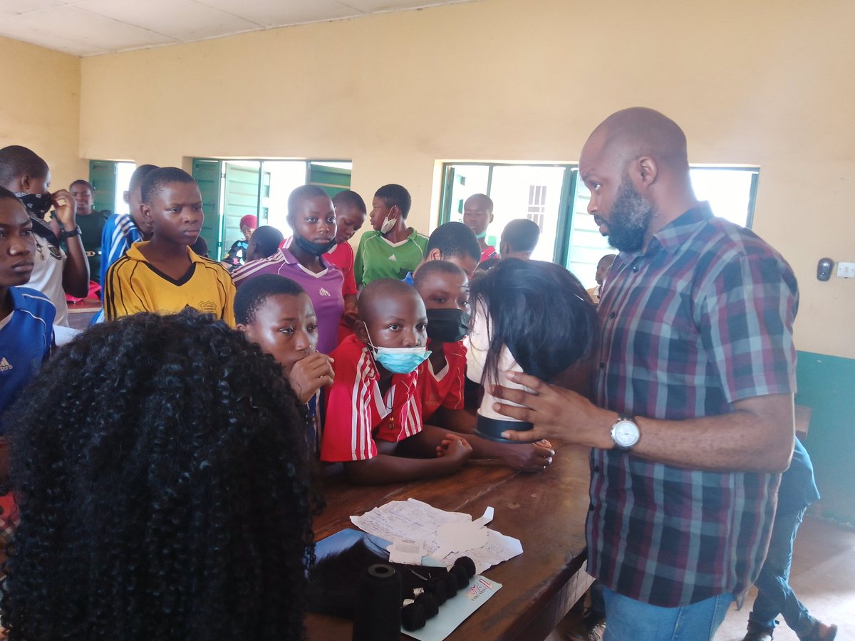 ProlificIkenna's tweet photo. Supporting girls education:
Many parents are still unable to adequately support their children in school.
With support from @gymobilization, my #Back2SchoolProject is training over 50 school girls in Enugu  with wig-making skills.
@queenscomtrust
#YouthPower #Youthmobilize https://t.co/XnwmQSV2GO