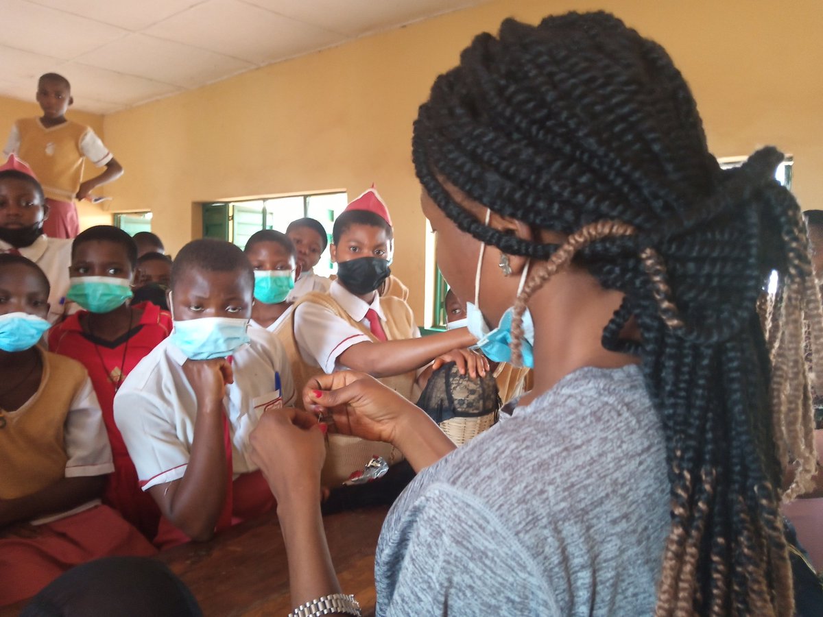 ProlificIkenna's tweet photo. Supporting girls education:
Many parents are still unable to adequately support their children in school.
With support from @gymobilization, my #Back2SchoolProject is training over 50 school girls in Enugu  with wig-making skills.
@queenscomtrust
#YouthPower #Youthmobilize https://t.co/XnwmQSV2GO