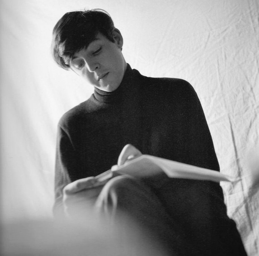 vintageslumbers's tweet photo. he's literally so boyfriend like when r u inviting me over??? what's ur fav book n shit??? https://t.co/pBo6AvlsqK