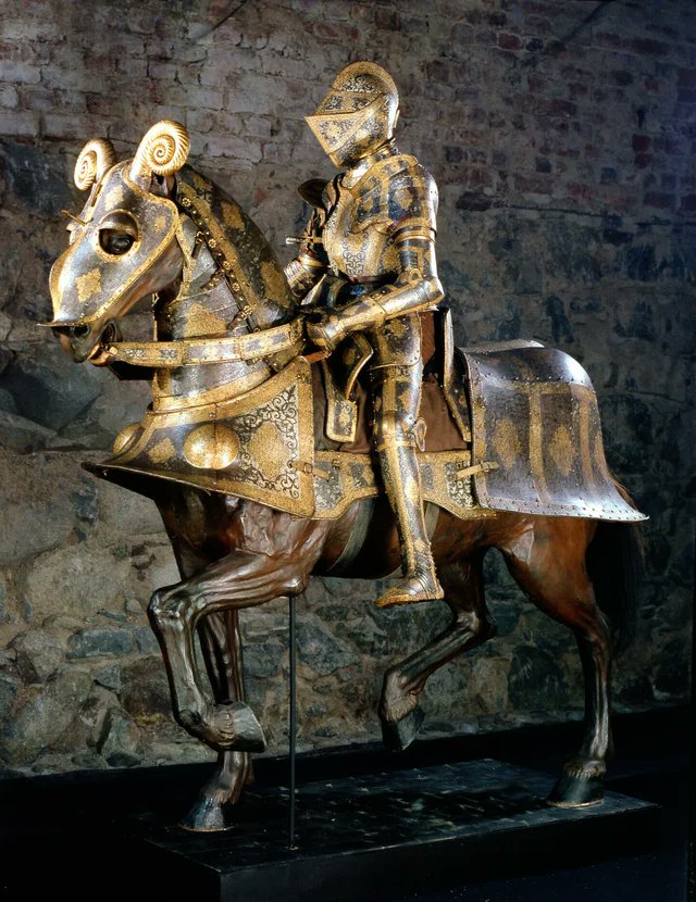 historydefined's tweet photo. King of Poland and Grand Duke of Lithuania, Sigismund II Augustus's armor set, 1550s. https://t.co/EDs4kOo1h9