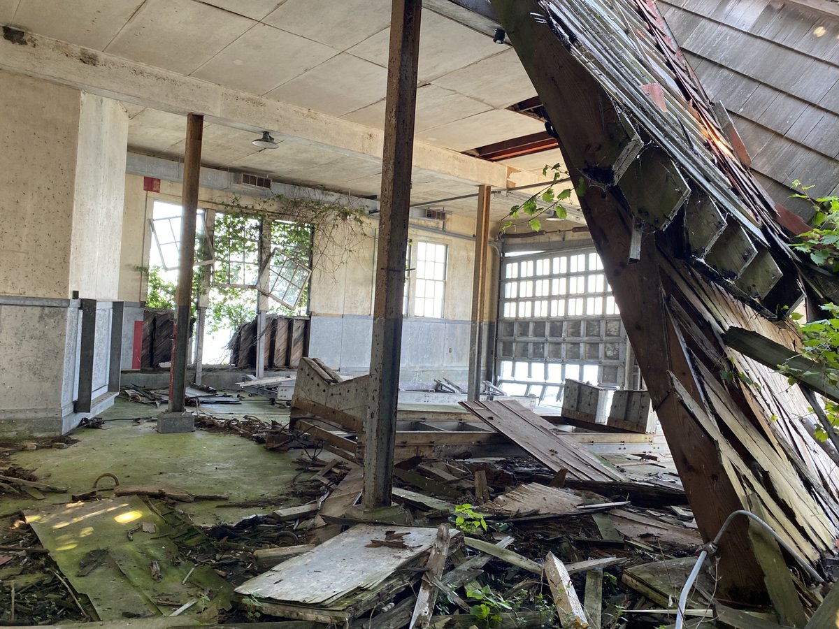This historical and long-neglected Lake Ontario property is owned by the <a href="/NYSDEC/">New York State Dept. of Environmental Conservation</a>. It's time the DEC sold it to private property owners who would restore it and who care more about historic preservation than the NYSDEC. It's not too late! <a href="/SenatorRitchie/">Patty Ritchie</a>  <a href="/BasilSeggos/">Basil Seggos🇺🇸🇺🇦</a>