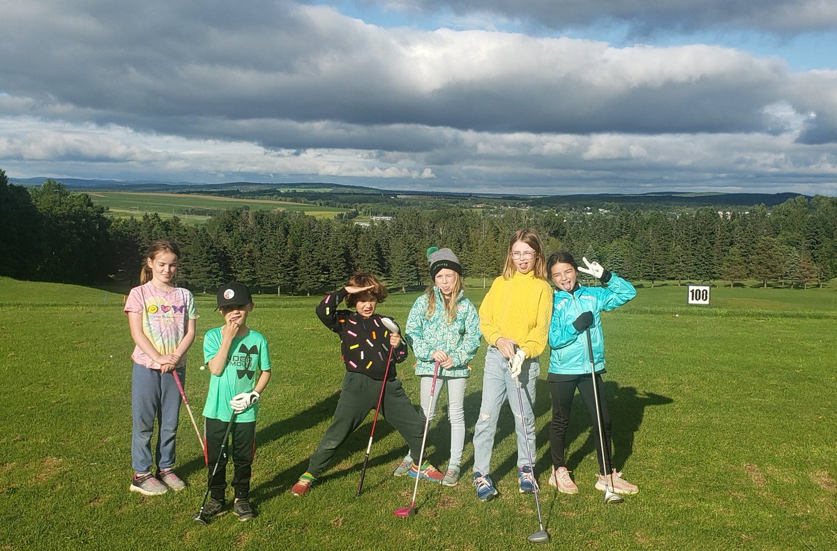 Final session of Little Swingers on a cool evening at Covered Bridge Golf &amp; Country Club!
@NBGolfCourses 
<a href="/thegolfnb/">Golf New Brunswick</a> 
<a href="/GolfCanada/">Golf Canada</a> 
<a href="/mholmesgolf/">Michelle Holmes Golf</a>