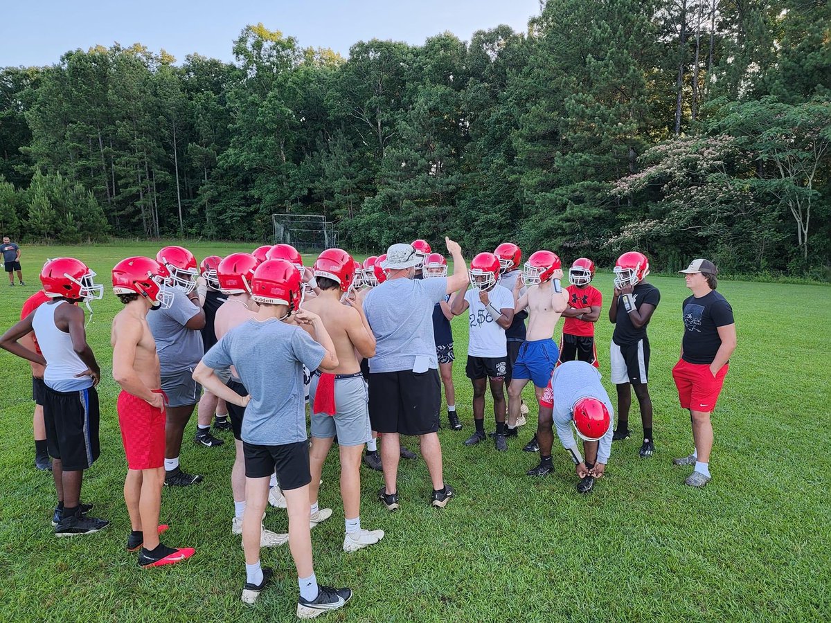 AverageJoesSpo1's tweet photo. Pics from our trip out to see the Gaston Bulldogs today for their pre season video. @GastonFootball @AHSAAUpdates @ahsaaradio @AHSAA_football @PrepsNet @BenThomasPreps @chris_mccreless https://t.co/6gQEQUdJJv