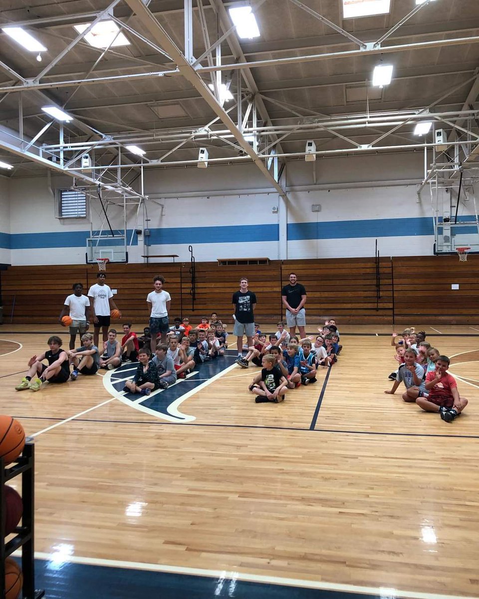 wrfalconmenbas1's tweet photo. What a great first day of Falcon Basketball Camp!!! Every camper did their best, the counselors worked hard, and old Falcons rolled in to pick up their child and cousins!!! #TomorrowIsJerseyDay #BlessedToCoach https://t.co/k5LiL8422i