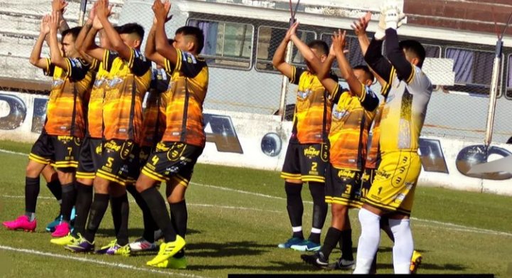 LSF_oficial's tweet photo. #Anual2022 Fecha 2 Revanchas
Torneo Anual de Fútbol "Armando Mazzarelli".
#AtleticoSalta 0 - 4 #Peñarol 
Goles: Maxi Ramos, Axel Burgos, Mariano Nueva y Diego Rivera. https://t.co/9VcRLM7IQ9
