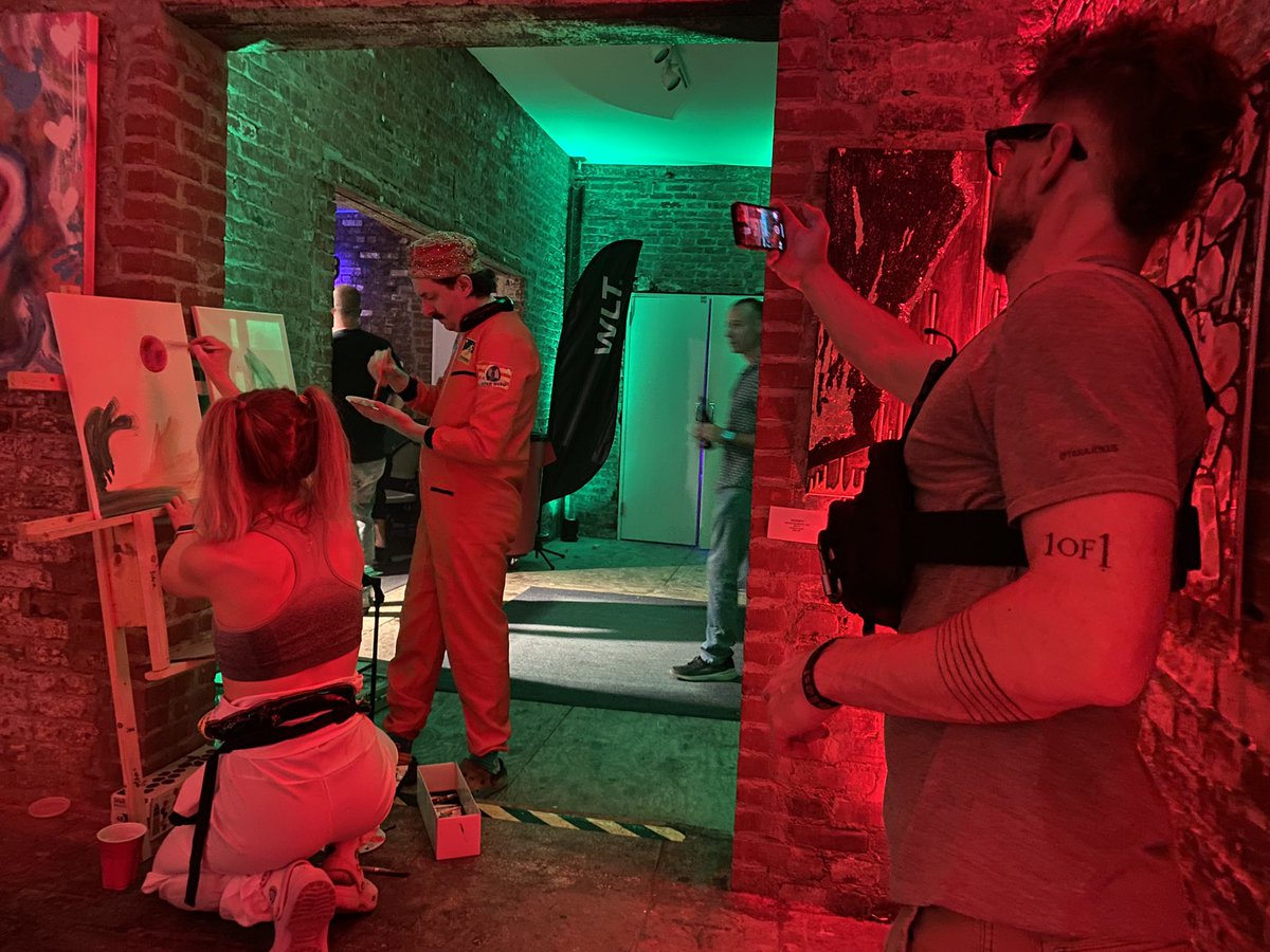 Gee2Lorie's tweet photo. Holy #NFTNYC! Watching @thedavidgersch and @jesscawildchild paint at #w3bstock at the @BLUEBUILDING1 with @DCintheCity ๐ป๐คฉ๐ค๐ #pervlife https://t.co/ipGS3wvzb8