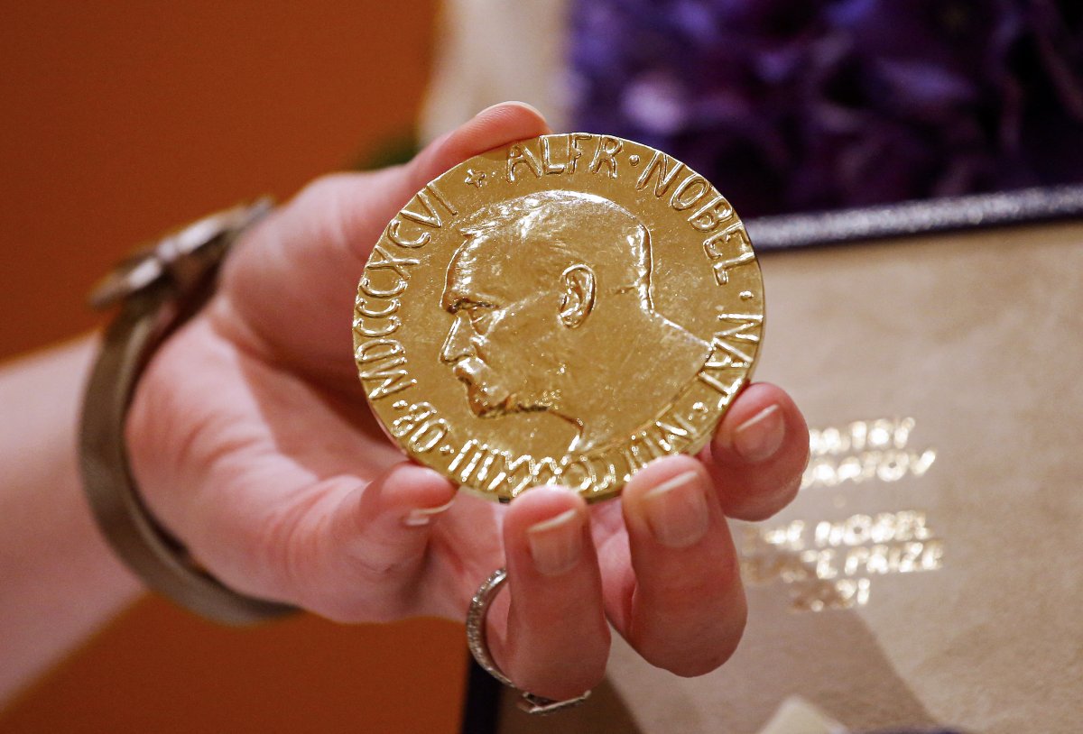 inquirerdotnet's tweet photo. LOOK: Russian journalist Dmitry Muratov has auctioned off his Nobel Peace Prize medal for a whopping $103.5 million to support children displaced by the war in Ukraine. | 📷Kena Betancur/AFP https://t.co/fYTbYG0RNv