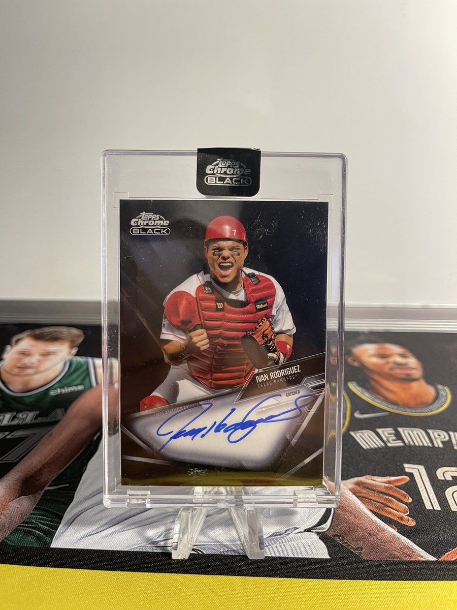 BFormbs's tweet image. 🚨🚨🚨🚨BANDWAGON SPORTS CARDS FIRST GIVEAWAY🚨🚨🚨🚨
A couple heaters here to chose from, all that you have to do is…

1. Like and Retweet this tweet
2. Follow us! 

Winner will be randomly selected once this tweet hits 100 retweets, and winner will get their choice of card!!