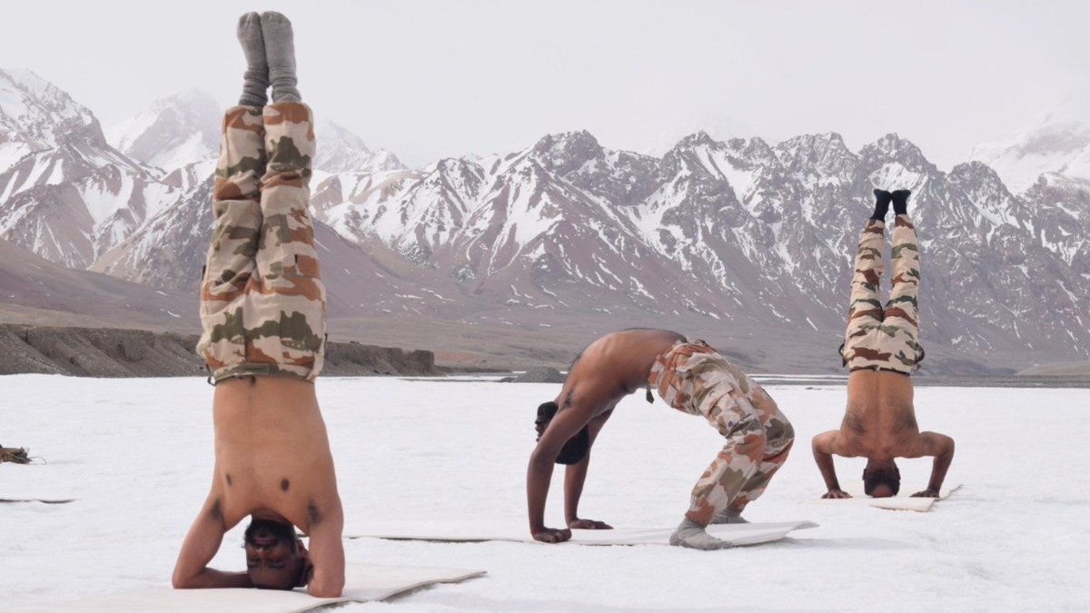 Himveers of Indo-Tibetan Border Police (ITBP) perform Yoga in Ladakh at 17,000 f…
