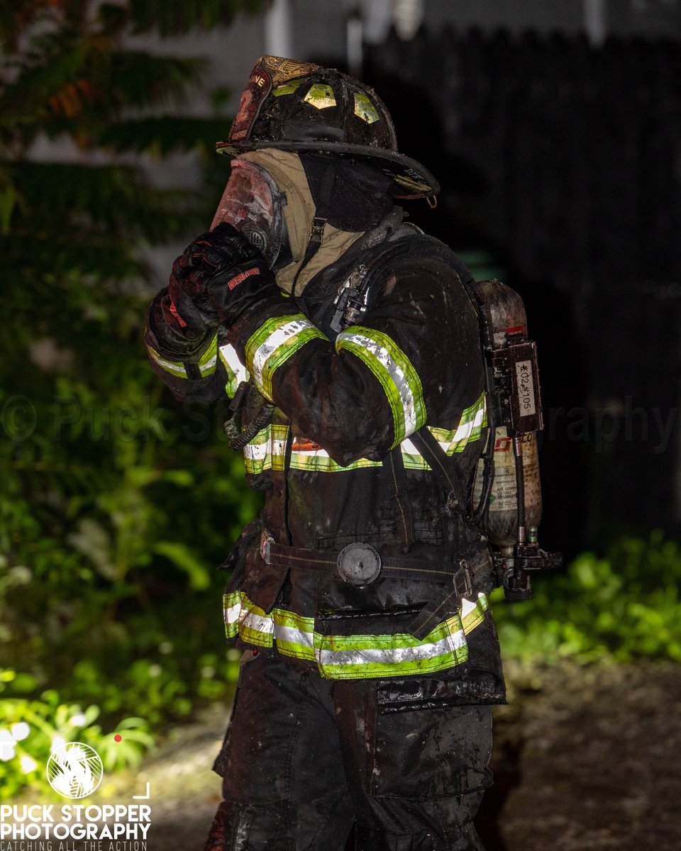 PSPhoto1's tweet photo. Rochester firefighters worked a dwelling fire on Lill Street early Sunday morning. See more at https://t.co/5Rl9gDFvuQ.
#Roc #Rochester #RochesterNY #RochesterNewYork #NewYork #RFD #RochesterFire #RochesterFireDepartment #RochesterFD #MonroeCounty #FireTruck #FireApparatus https://t.co/uTM4p9rVF1