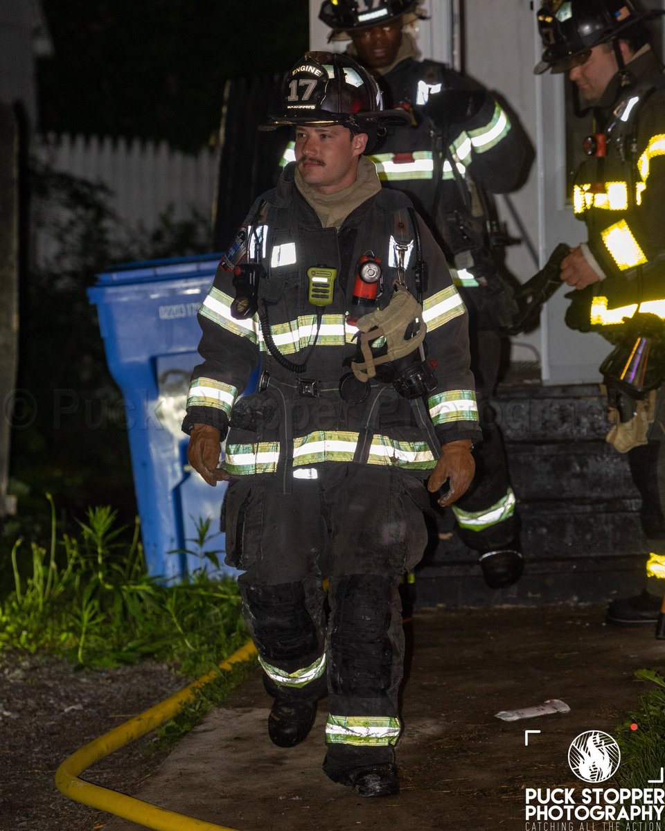PSPhoto1's tweet photo. Rochester firefighters worked a dwelling fire on Lill Street early Sunday morning. See more at https://t.co/5Rl9gDFvuQ.
#Roc #Rochester #RochesterNY #RochesterNewYork #NewYork #RFD #RochesterFire #RochesterFireDepartment #RochesterFD #MonroeCounty #FireTruck #FireApparatus https://t.co/uTM4p9rVF1