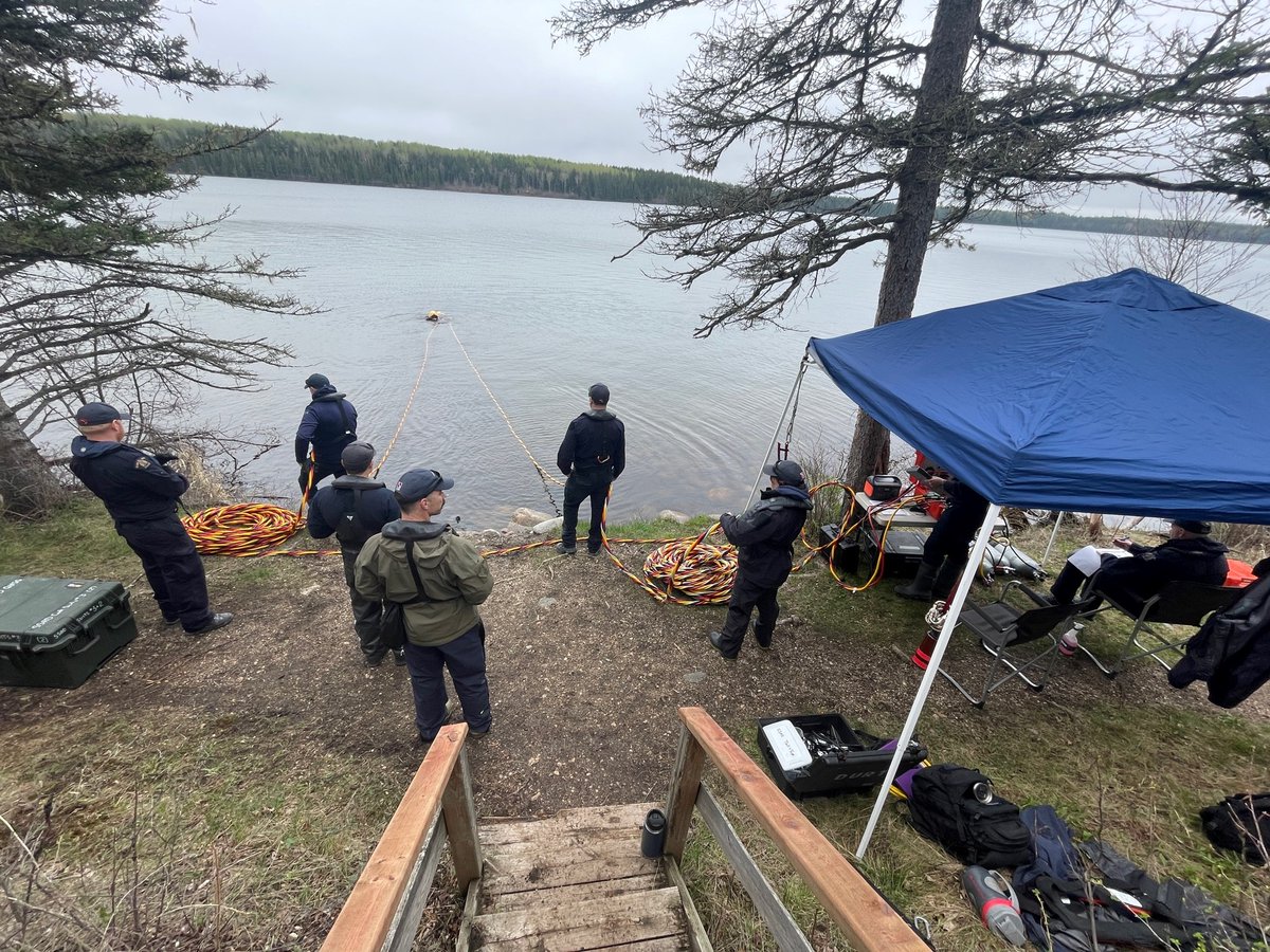 rcmpmb's tweet photo. #rcmpmb &amp; @rcmpsk Underwater Recovery Teams completed annual qualifications @RidingNP recently, incl Surface Supplied Air Diving (w helmet weighing 28lbs!) &amp; “Sledding”, where 2 divers are pulled behind a boat on a sled (useful to cover large areas in clear water) #MBMonday https://t.co/roC2sUqE6J