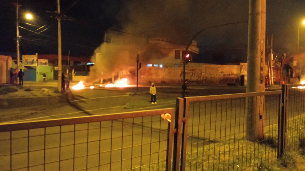 #ATENCIÓN| En este momento, av. Occidental y Legarda 🔴CERRADA🔴 por presencia de manifestantes.

↪️ Tome vías alternas. 

#QuitoMerecePaz