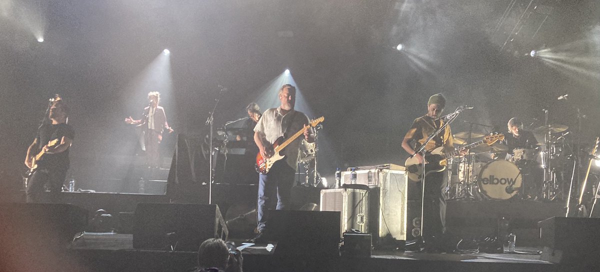 Lynn_Murphy78's tweet photo. First gig in two &amp; a half years! Cheers @Elbow for a cracking night! https://t.co/RBiElR9Gkb