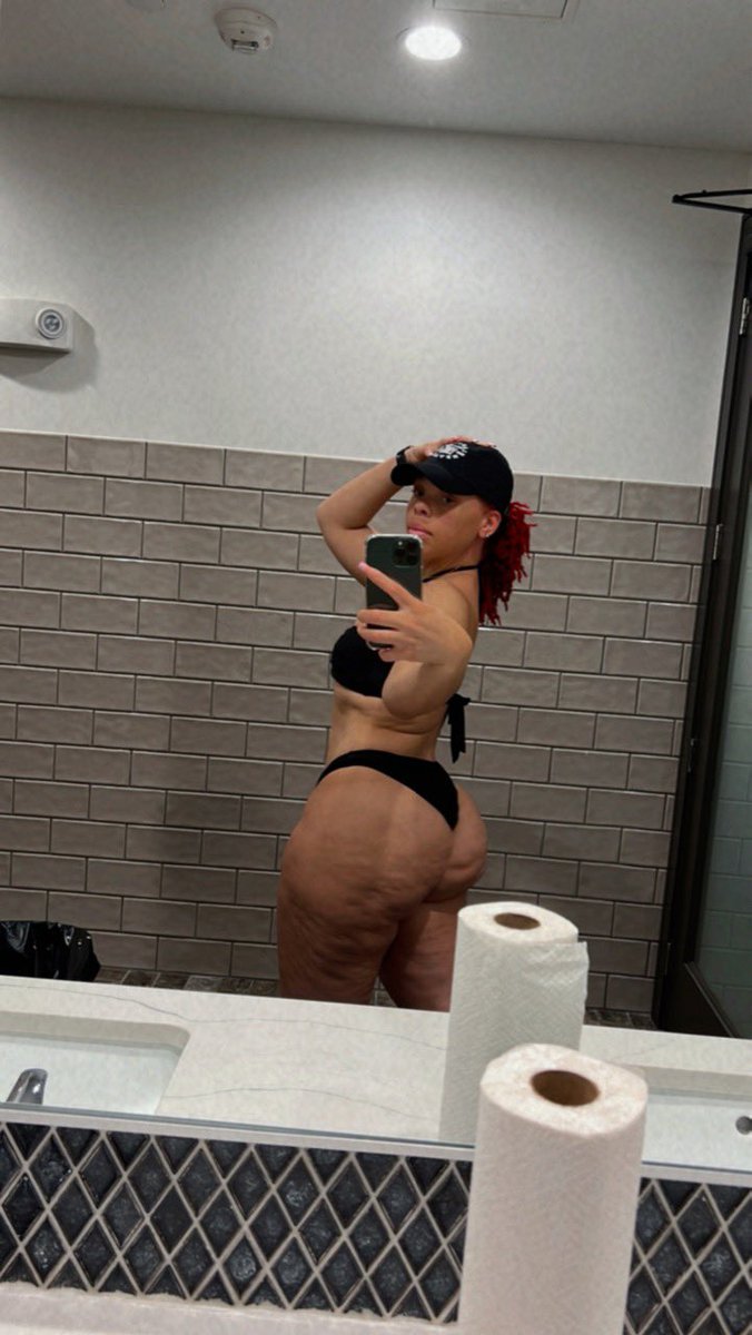A_YOSHI_BADD's tweet photo. 🙄 cellulite be tripping. https://t.co/AqDIu8pWTK