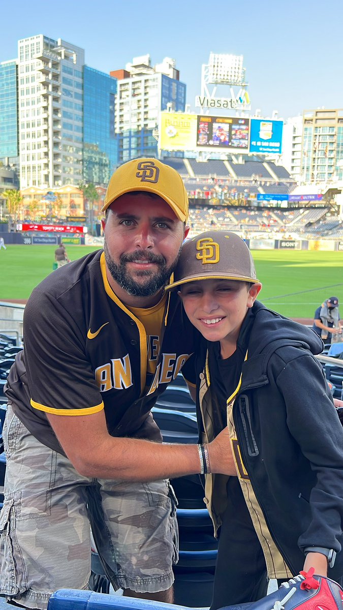 ronyyedid's tweet photo. #timetoshine @Padres https://t.co/fDRo6lgz3r