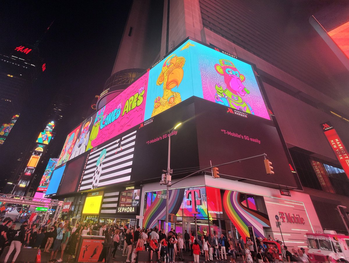 BoredApeConrad's tweet photo. #TimesSquare action for @CakedApes!!! 🎂🎂🎂 https://t.co/y6GCNnBzqN