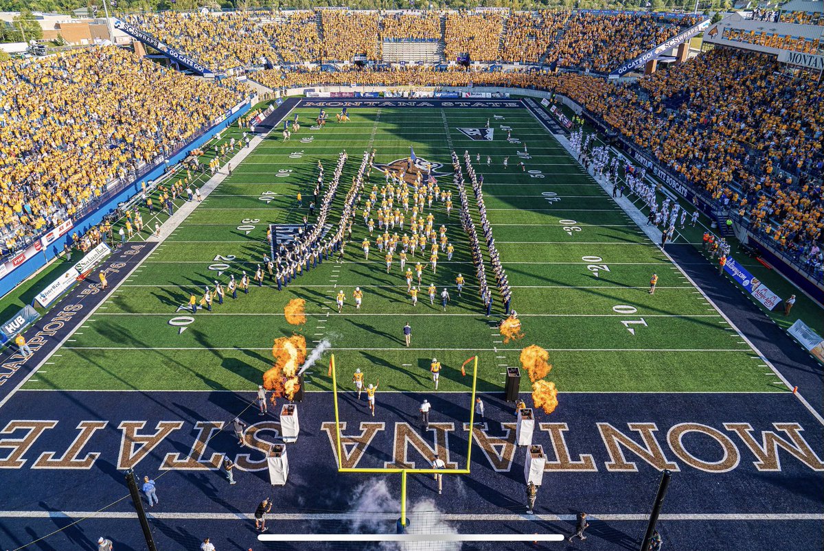 #AGTG After a great workout with  <a href="/Coach__House/">Taylor Housewright</a> I am blessed to receive an offer from Montana State university 🔵🔵🔵 <a href="/BHoward_11/">Brandon Howard</a> <a href="/CoachBGunn/">Brady Gunn</a> <a href="/FWCathletics/">FWC Athletics</a> <a href="/FWC_CardinalFB/">Fort Worth Christian Football</a> #BBCG