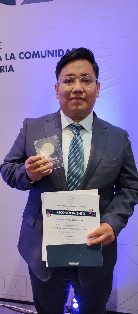 MCCD_UAQ's tweet photo. #OrgulloMCCD 📍 Medalla 👏👏👏👏👏
La tarde de este 20 de junio, el Mtro Erick Cruz Mendoza recibió la Medalla al Mérito Académico en el área de Posgrado de la FCPS. La presea reconoce la calidad de su tesis, el promedio obtenido y su producción académica. Enhorabuena.👇 https://t.co/rcrIKUSHl4