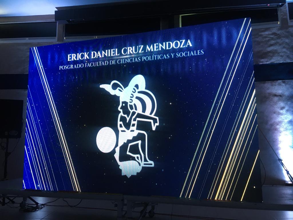 MCCD_UAQ's tweet photo. #OrgulloMCCD 📍 Medalla 👏👏👏👏👏
La tarde de este 20 de junio, el Mtro Erick Cruz Mendoza recibió la Medalla al Mérito Académico en el área de Posgrado de la FCPS. La presea reconoce la calidad de su tesis, el promedio obtenido y su producción académica. Enhorabuena.👇 https://t.co/rcrIKUSHl4