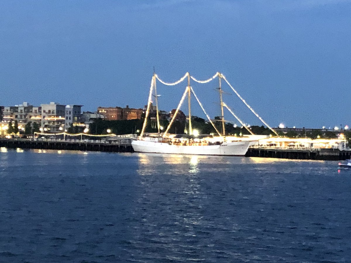 SteffanieEarly's tweet photo. Beautiful night with Catholic school leaders in Boston at #PIMSI. P.S. @AmericanAir I am still waiting for my luggage… https://t.co/38YdDLuiVK