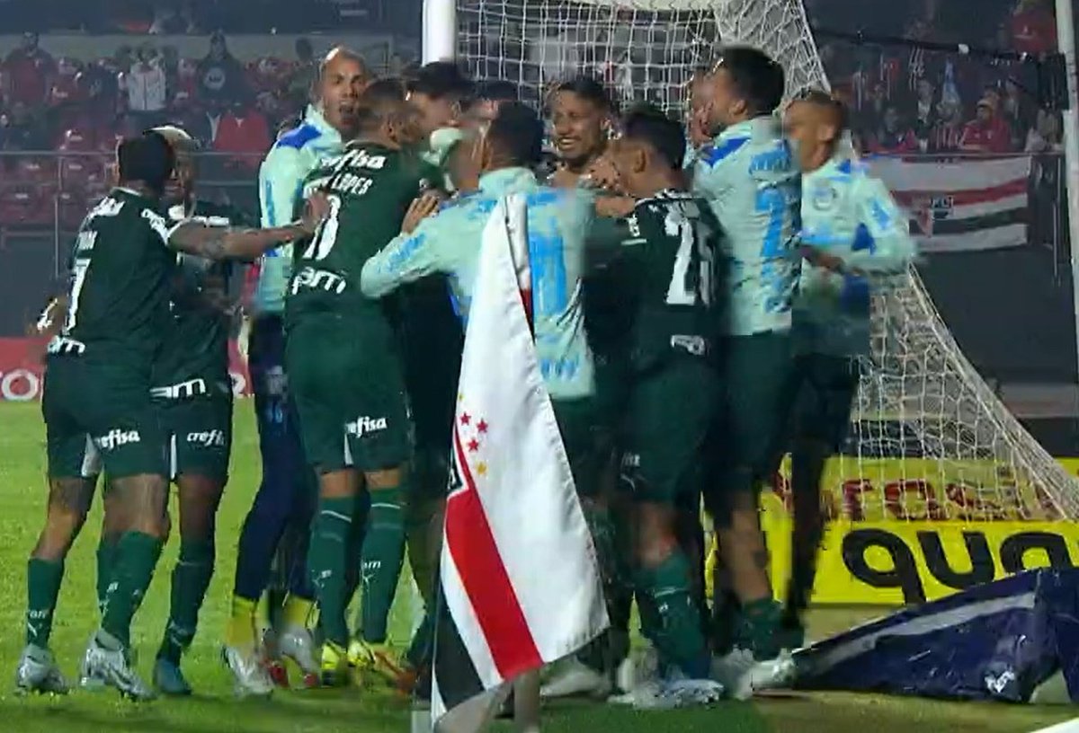 Virada épica ✅️
Liderança isolada✅️
Distância mantida em relação a Corinthians e Galo✅️
João Martins segue invicto✅️
Fim da dúvida sobre a dupla de zaga titular neste momento✅️
Fim da invencibilidade do SP em casa no Brasileiro✅️

e...

Time desenhado para quinta✅️