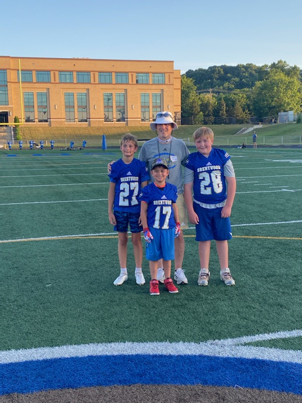 wcsBHScf's tweet photo. Day #1 of the Brentwood Bruins Youth Football Camp is in the books! Great job by all the campers, seniors and coaches. Big congrats to the campers of the day: Joseph Pino, Shook Decker and Turner Weber!
#BetterEveryDay https://t.co/cck9dotMVo