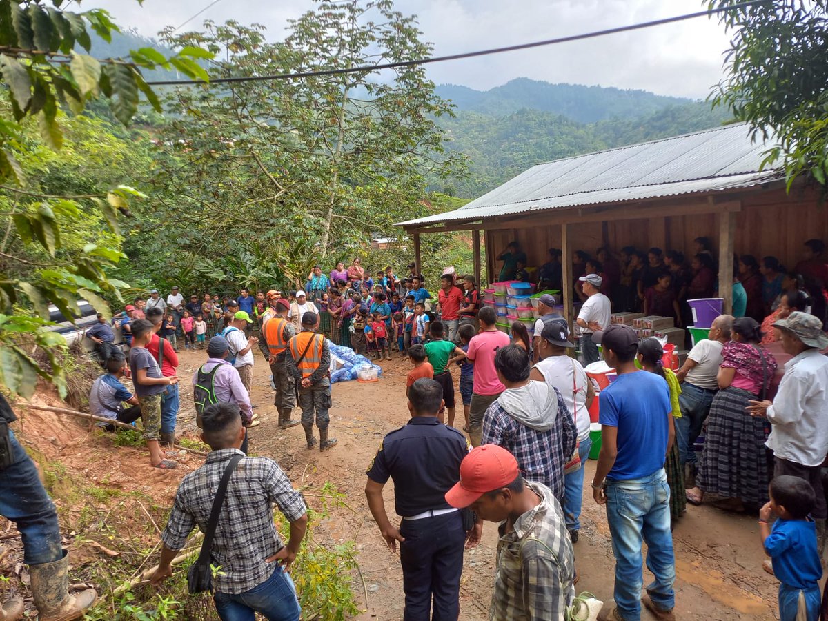 Ejercito_GT's tweet photo. Brigada de Artillería de Campaña #EjércitoGT apoyó a @ConredGuatemala, @MagaGuatemala, @MinSaludGuate, #SeConred y  #MunicipalidadDePanzos  en la evaluación de daños, en aldeas Río Zarco Grande y San Vicente II, municipio de Panzós, #AltaVerapaz. https://t.co/Hx5ZgBWAPB