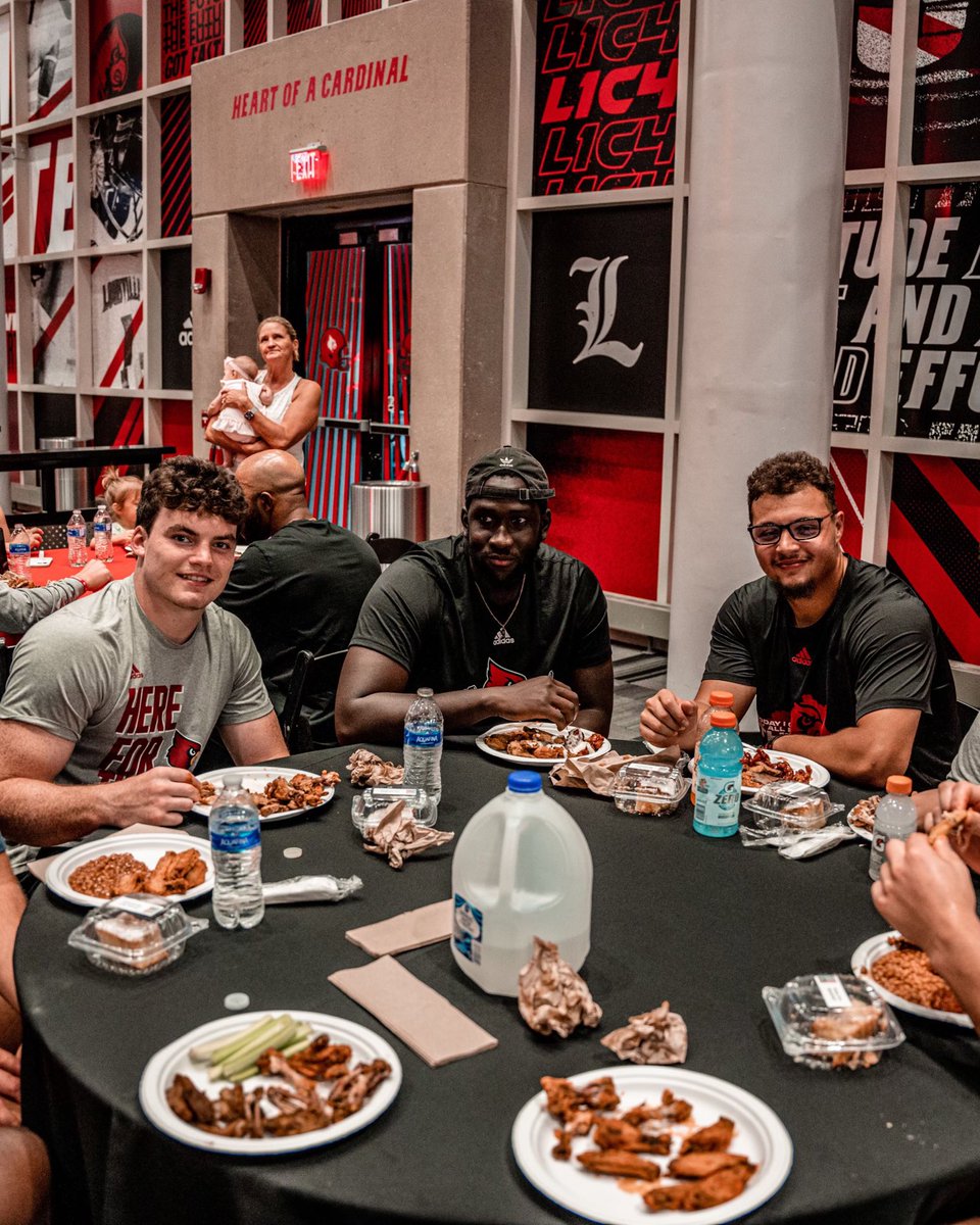 deionbranch84's tweet photo. Shout Out To @leland502 #UofLAlumni #WingStation #Card4Life for coming thru and blessing @LouisvilleFB #JuneteenthCookout #StridingForGreatness https://t.co/DtL1Et5alC