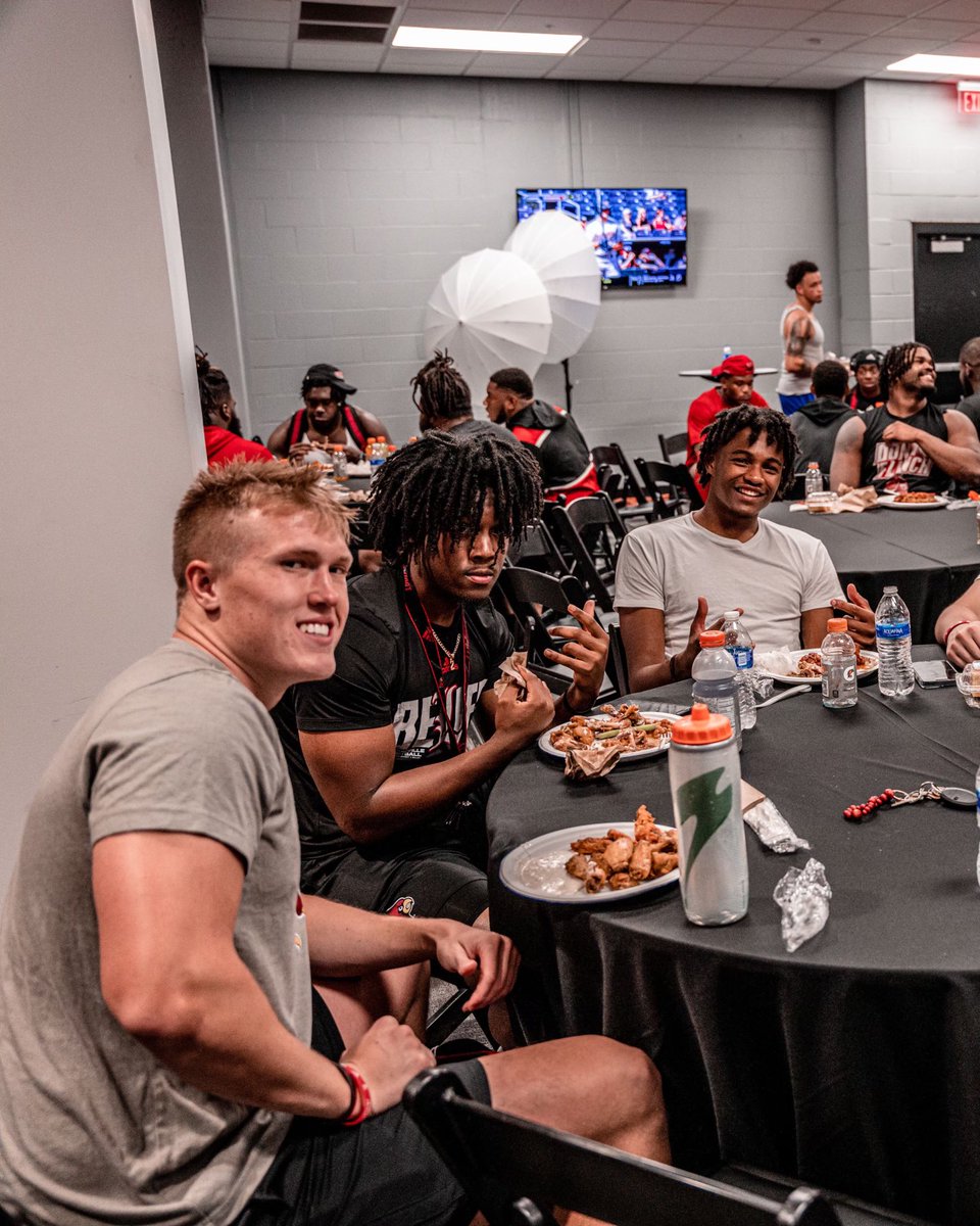 deionbranch84's tweet photo. Shout Out To @leland502 #UofLAlumni #WingStation #Card4Life for coming thru and blessing @LouisvilleFB #JuneteenthCookout #StridingForGreatness https://t.co/DtL1Et5alC