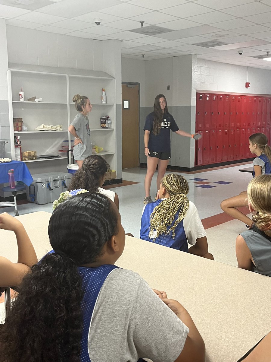CoachPhredro's tweet photo. Building ANYTHING starts with a vision, good foundation and people willing to put in the extra work to see things through! Shoutout to @PanthersEMS for hosting us for a joint skills session. The future is bright for @ttowngirlsbball!  @MckennaBuckner  @jessica_edde https://t.co/dxtQAjLuoe