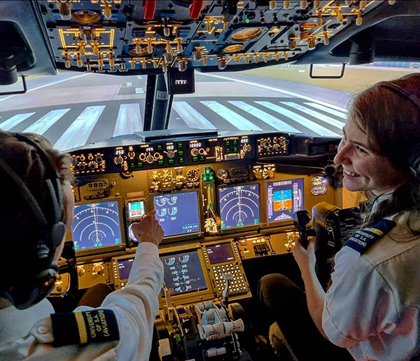 UniversitySA's tweet photo. This inspiring image of teaching captures “Students receiving instruction in the UniSA Aviation B737 simulator". It won first prize (teaching) in UniSA's Images of Research and Teaching comp 2021. Discover how to take part in this year's competition here: https://t.co/1SqVj1LwOr https://t.co/4h0gFVwmmq