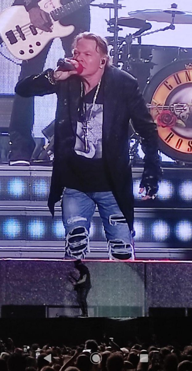 Boa noite gunners!
E lá vamos tudo de novo.
Uma nova semana está iniciando prometendo muitas conquistas.
Levante a cabeça, respire fundo e sinta como é maravilhoso viver.

#AxlRose #GNR
#Portugal2022 🇵🇹