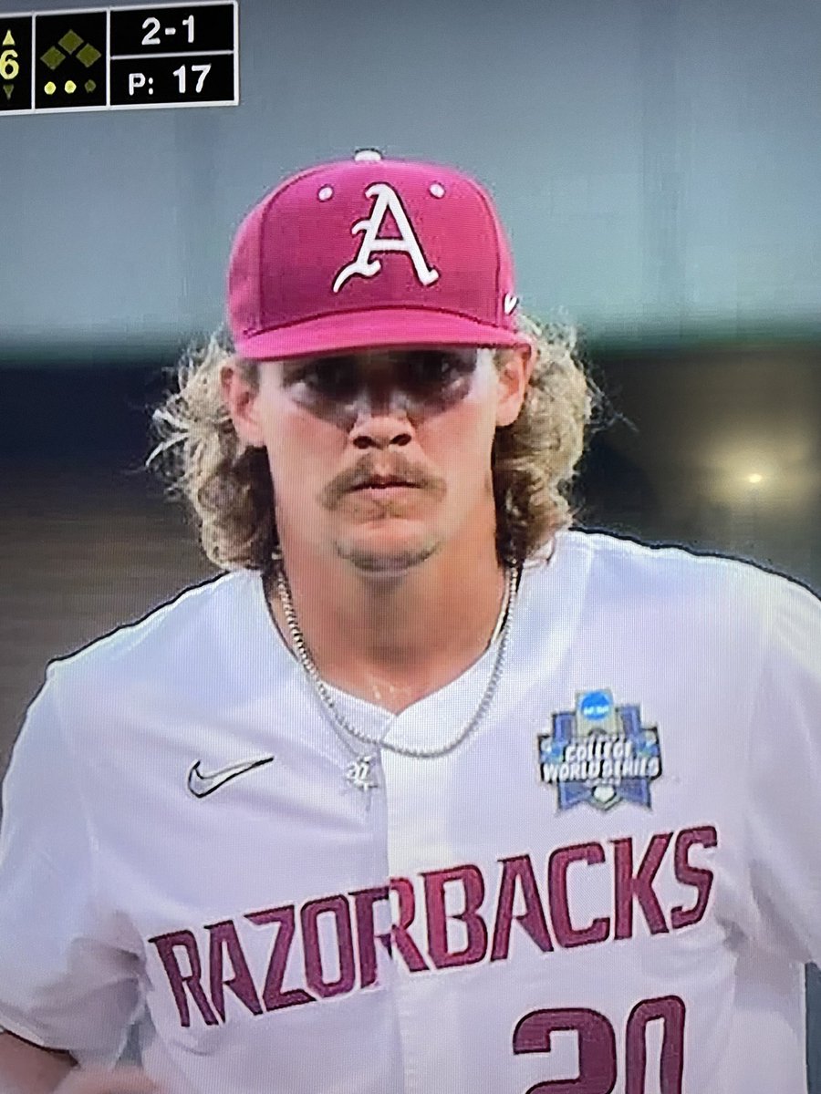 Mann4Edu's tweet photo. Who knew that #KaceyDutton from @Yellowstone could pitch βΎοΈ for @RazorbackMBB π
#MCWS #OmaHogs #Omaha
@espn https://t.co/2H1MufjtGf