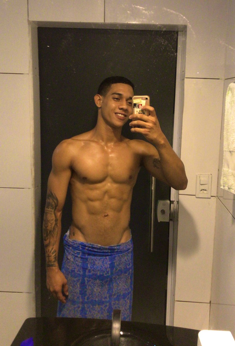 tiosantos_'s tweet photo. boa noite 🌙 https://t.co/wZIuchAc5C
