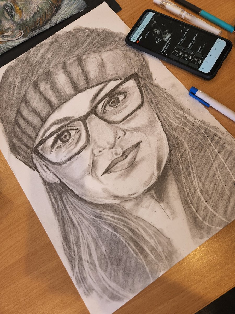 JintyandRayne's tweet photo. A quick 44min self portrait in graphite in class with my students qt ACH Group
#art #adelaide #southaustralia #doodle #artislife #hallettcovebeach #Glenelg #privateartlessons https://t.co/6ySqWFZor8