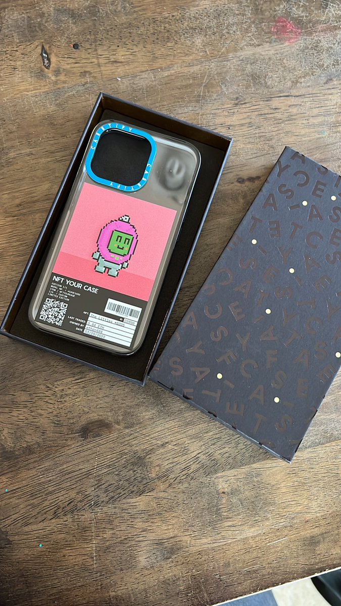 OpraJim's tweet photo. @carsonturner @boredApeYC 
@bobbyhundreds will be happy to see support on our new phone cases!! 
first one for free holders free! 
#ApeFollowape https://t.co/DhLsTR8geG