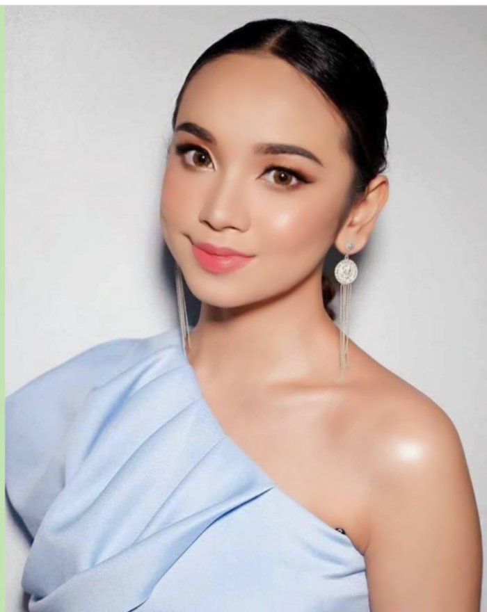 Happy Bday Lyly kesayangan semoga sehat, panjang umur dan karir nya makin sukses, mimpi"nya dinyatakan aminn...