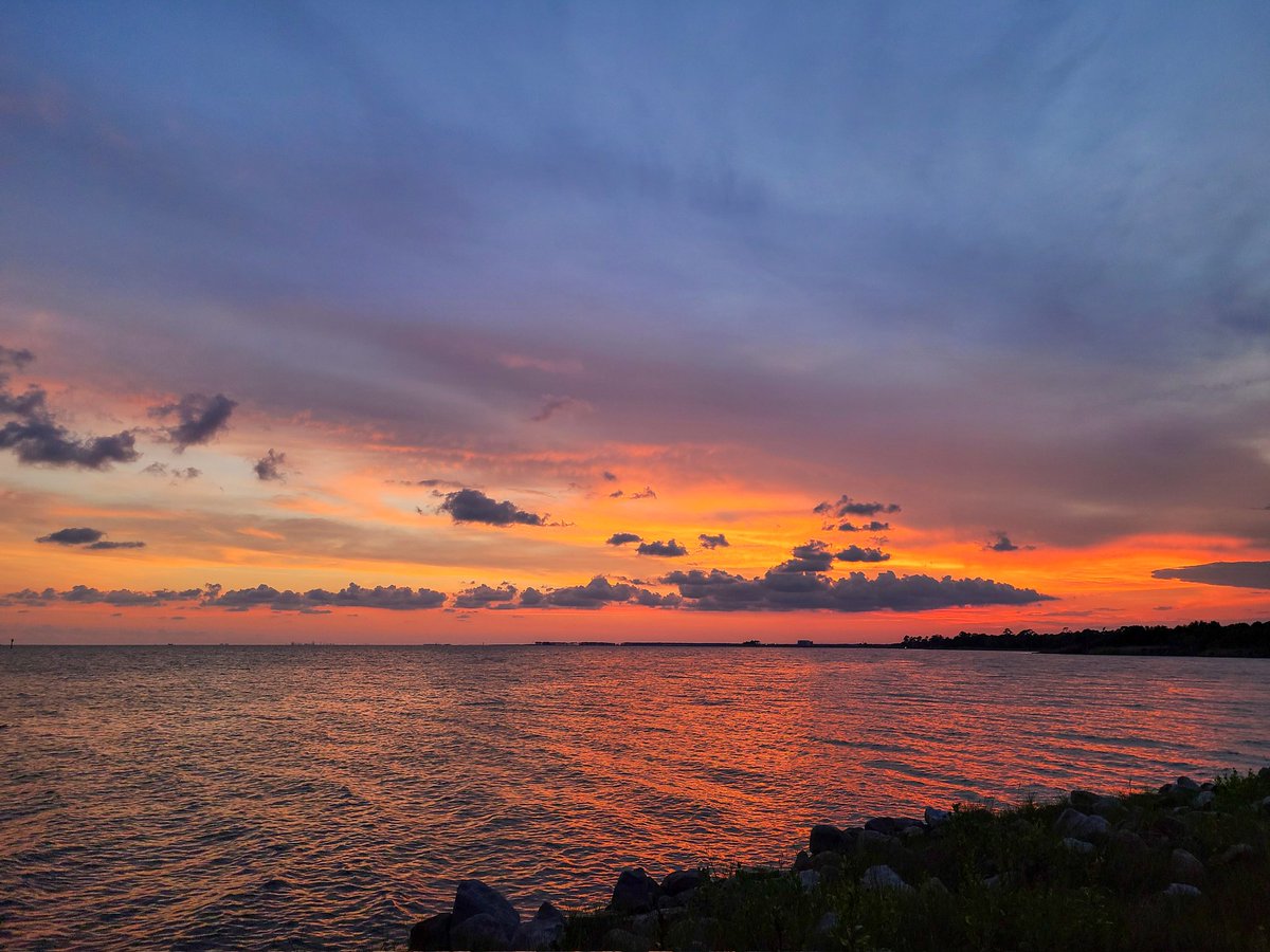 I can't complain about the view this evening.

#juatstopandwatch #gulfcoasting #coden 
<a href="/Rose_Ann_Haven/">WKRG Rose Ann Haven</a> @TaylorSarallo <a href="/ThomasGeboyWX/">Thomas Geboy</a> <a href="/LeniseLigon/">Lenise Ligon</a> <a href="/NWSMobile/">NWS Mobile</a> <a href="/morganabigail/">Morgan Barry</a> <a href="/WKRGEd/">Ed Bloodsworth, CBM</a> @Kelly_WPMI <a href="/newsgirlalison/">Alison Spann</a> <a href="/spann/">James Spann</a>