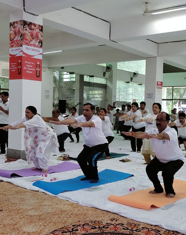 NSSRDBhopal's tweet photo. @NSSGuruGhasidas volunteers &amp; faculties performed Yoga to mark the #InternationalDayOfYoga2022
in presence of MP @ArunSao3 Ji &amp;  Prof(Dr) @chakrawalalok Ji the VC.

#YogaWithNSS

@YASMinistry @ianuragthakur @_NSSIndia @GovernorCG @moayush @sanjayjavin @pankajsinghips @askabir_ https://t.co/VG0IDD6jPS