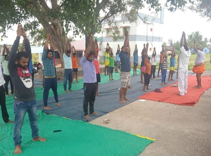 Happy International Yoga Day.
करो योग रहो निरोग। 
<a href="/moayush/">Ministry of Ayush</a> 
<a href="/CSCegov_/">CSCeGov</a> 
<a href="/CSCSPV_Health/">CSC Health</a> 

#CSCIDY2022 
#MyYogaMyPose 
#YogaForHumanity 
#AzadiKaAmritMahotsav