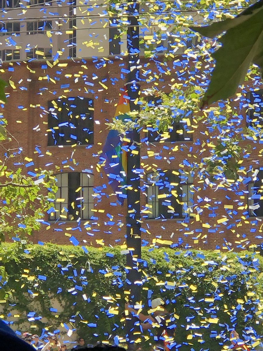 jjinsf's tweet photo. All the feels today.
#DubNation
#NBAChamps
#WarriorsParade https://t.co/yuiwhuZyQz